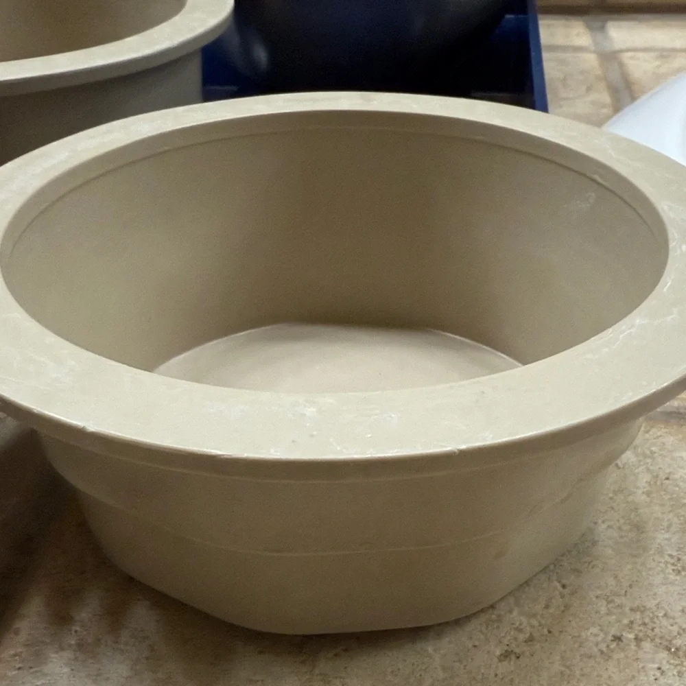 Stainless Steel and Gray dog bowls 4